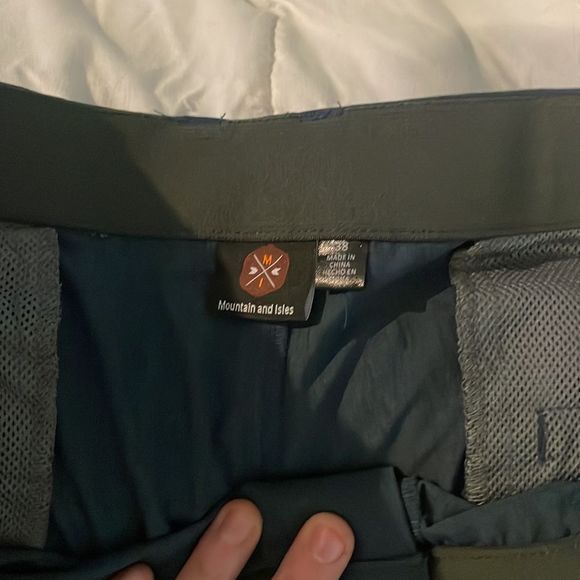 Like new Mountain & Isle men’s shorts - Picture 5 of 6